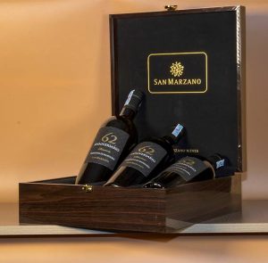 Rượu Vang 62 Anniversario Riserva Primitivo di Manduria Vintage 2017 đã được trao đôi huy chương vàng tại "Triển lãm rượu