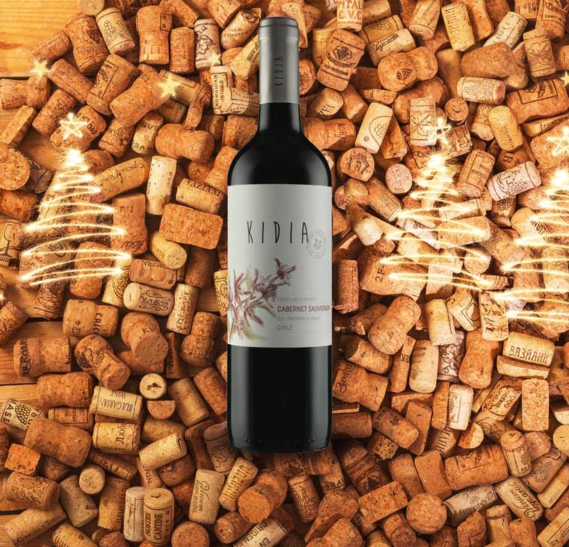 Rượu Vang Chile Kidia Cabernet Sauvignon tròn đầy với một kết cấu mượt mà và cấu trúc rắn chắc, nơi xuất hiện hương vị của quả việt quất