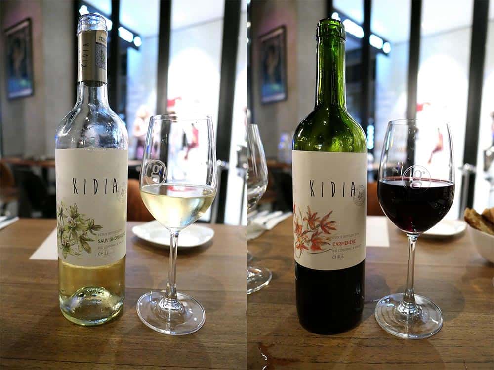 Rượu Vang Chile Kidia Cabernet Sauvignon có màu đỏ đậm với sắc xanh nhẹ. Hương thơm trên mũi là các loại quả và đặc trưng của giống nho Cabernet