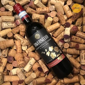 Rượu Vang Tavernello Montepulciano D’Abruzzo được bảo quản ở nhiệt độ thấp. Sau đó, nó được chuẩn bị